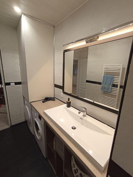 Superbe Appartement Renove A Neuf Centre Bourg 브렘 쉬르 메르 외부 사진